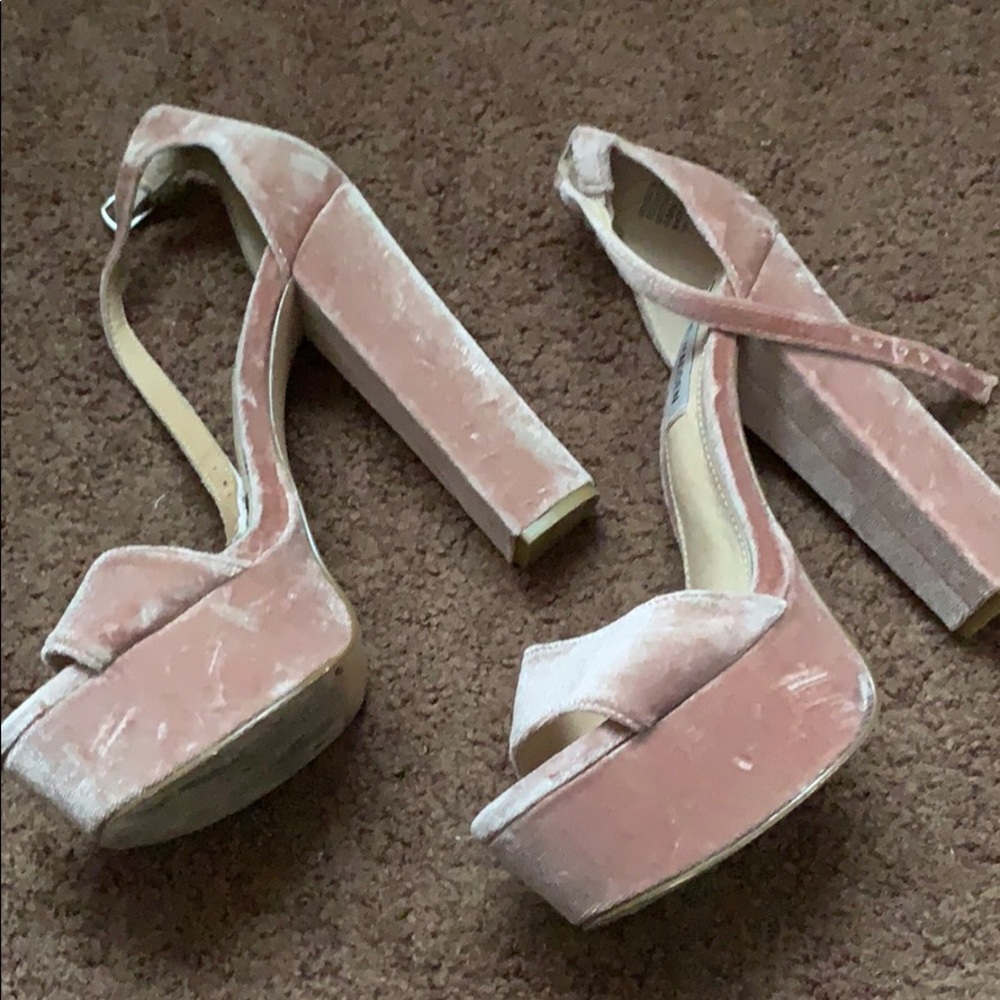 Heels - Picture 3 of 3